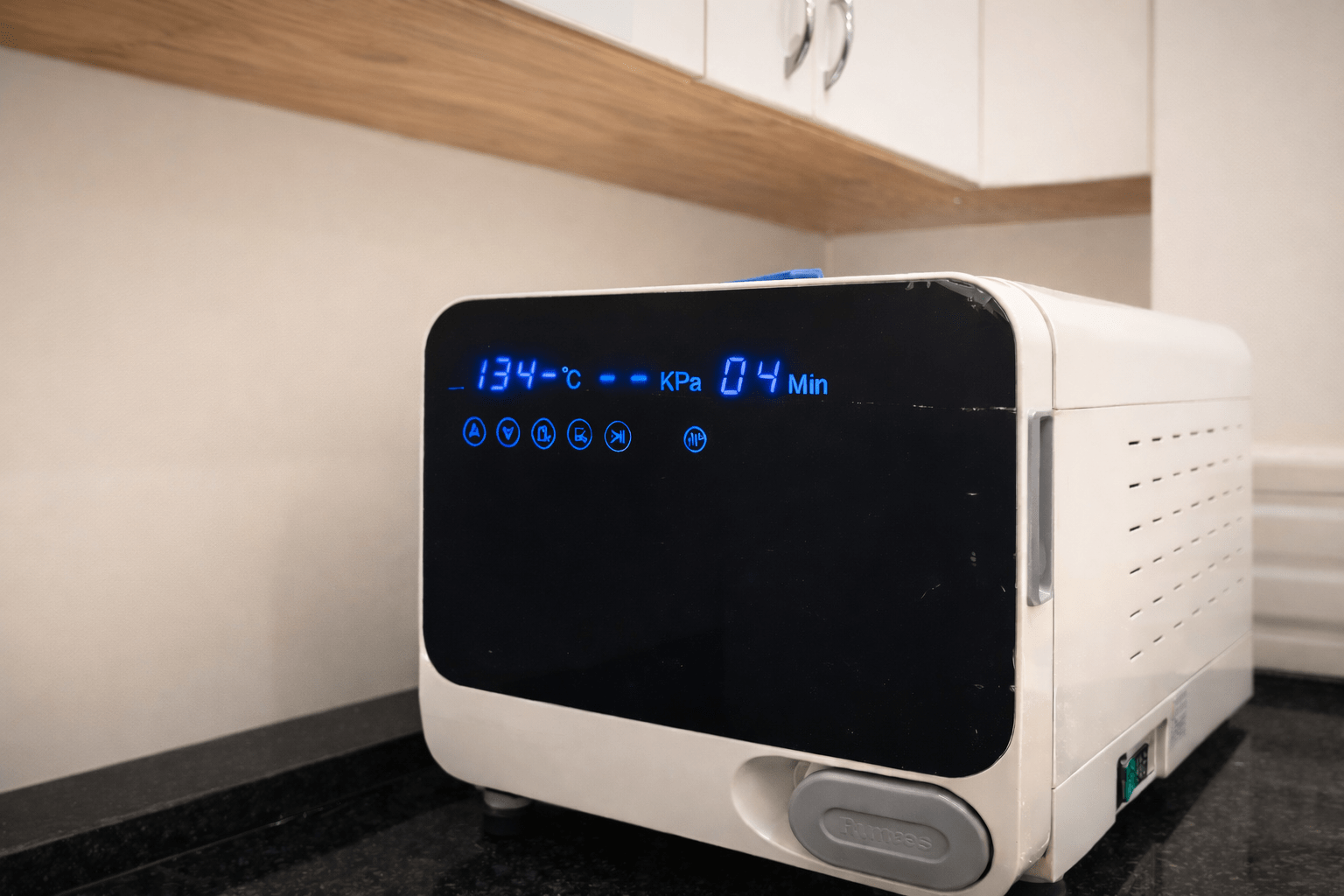 CLASS B AUTOCLAVE@ ROOTS & DENTISTREE